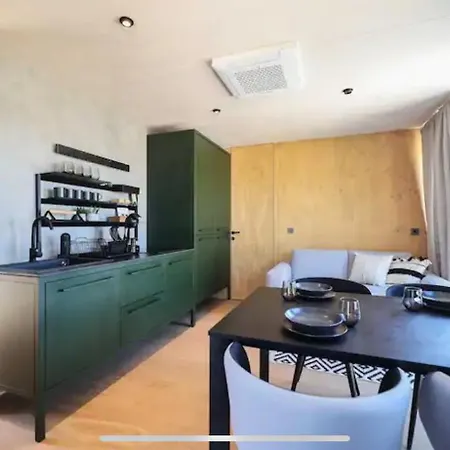 Apartman Thebeachvilla 2 *
