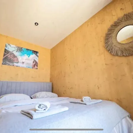 Thebeachvilla 2 *